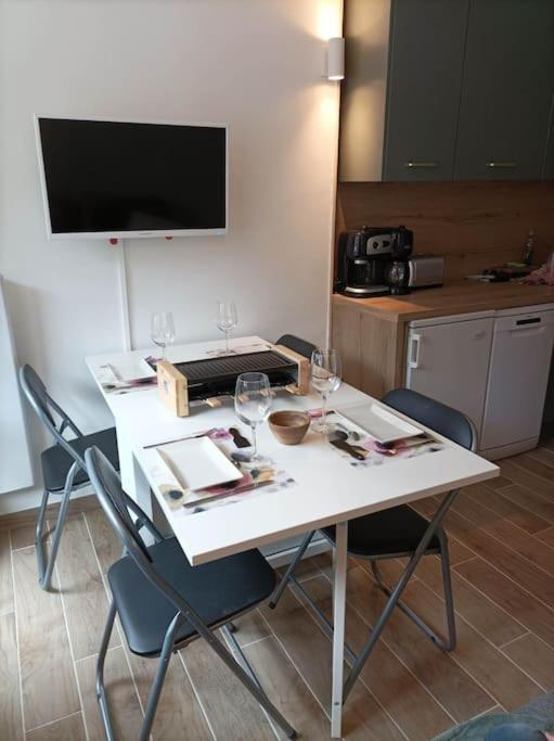 Appartement Aux Pieds Des Pistes Modane Extérieur photo